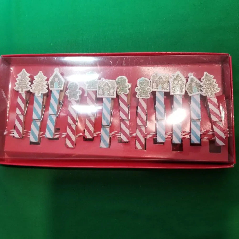 Peppermint & Pine‎ Christmas PHOTO & CARD CLOTHESPIN Line Gingerbread Pine Tree